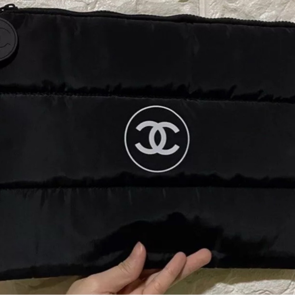 New rare and collectible puffy pouch, clutch or cosmetic bag with zipper…